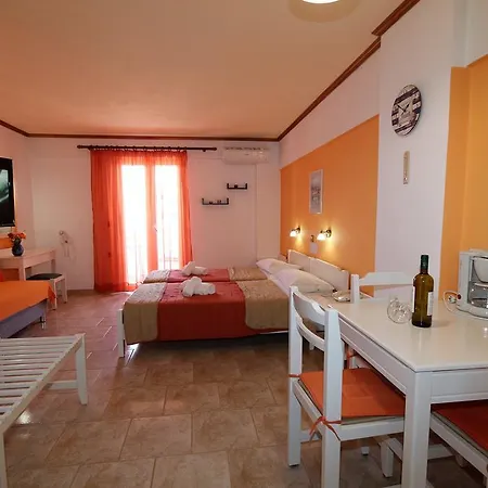 Ξενοδοχείο με διαμερίσματα Aris 4*