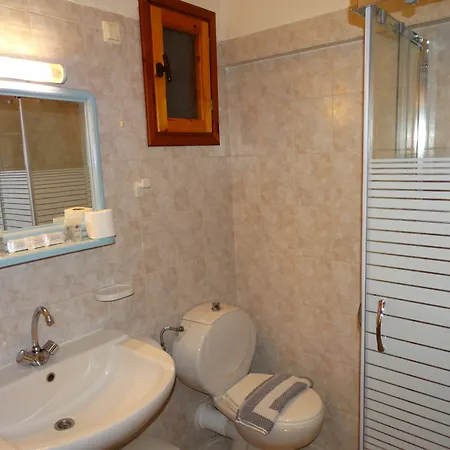 Ξενοδοχείο με διαμερίσματα Aris 4*