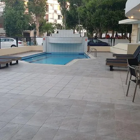 Aris Aparthotel