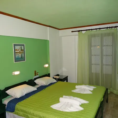 Aris Aparthotel 2*