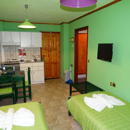 Aris Aparthotel 2*
